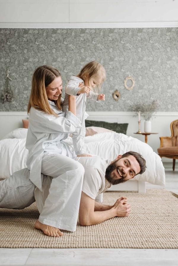 hotel-room-family-play